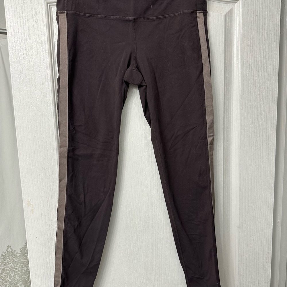Athleta Black and Tan Leggings